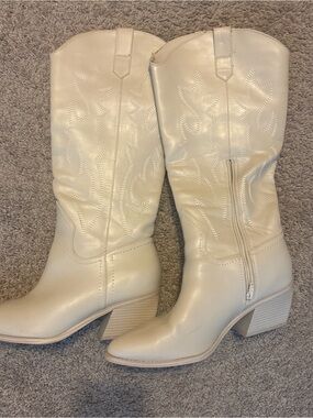 Women's Cream Western Mid-Calf Boots - Classic Stitch Detail